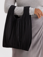 PLEATED BAGGU | BLACK