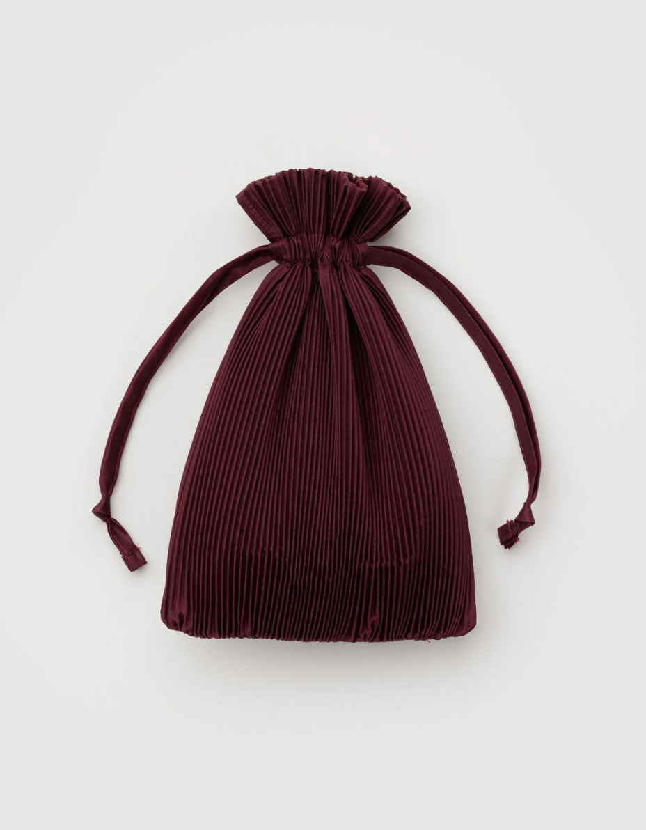 PLEATED BAGGU | MAHOGANY
