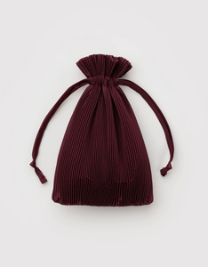 PLEATED BAGGU | MAHOGANY