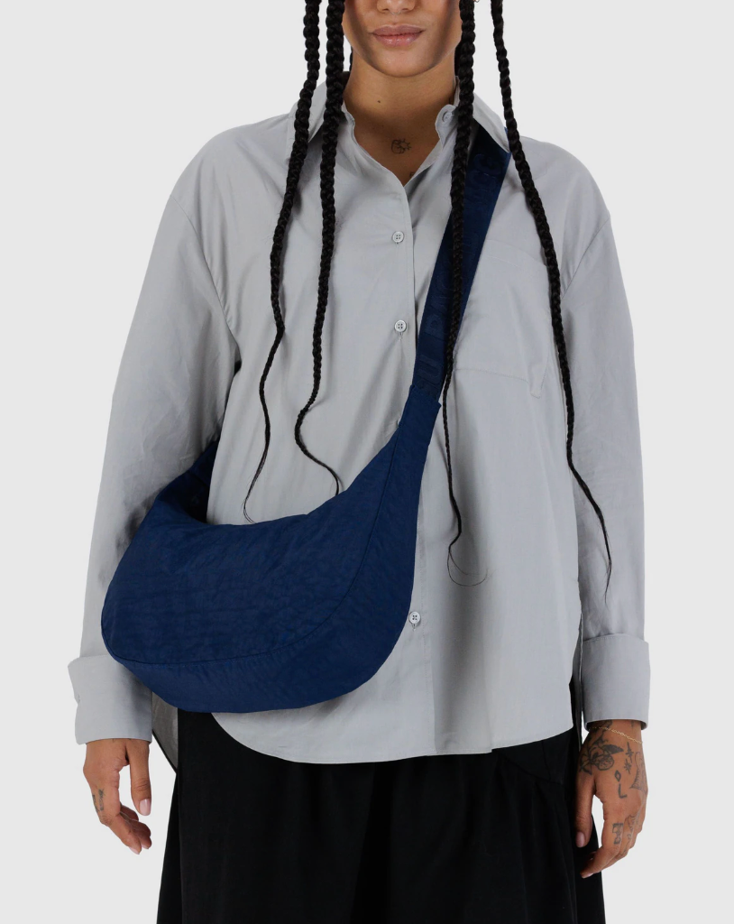 MEDIUM NYLON CRESCENT BAG | NAVY