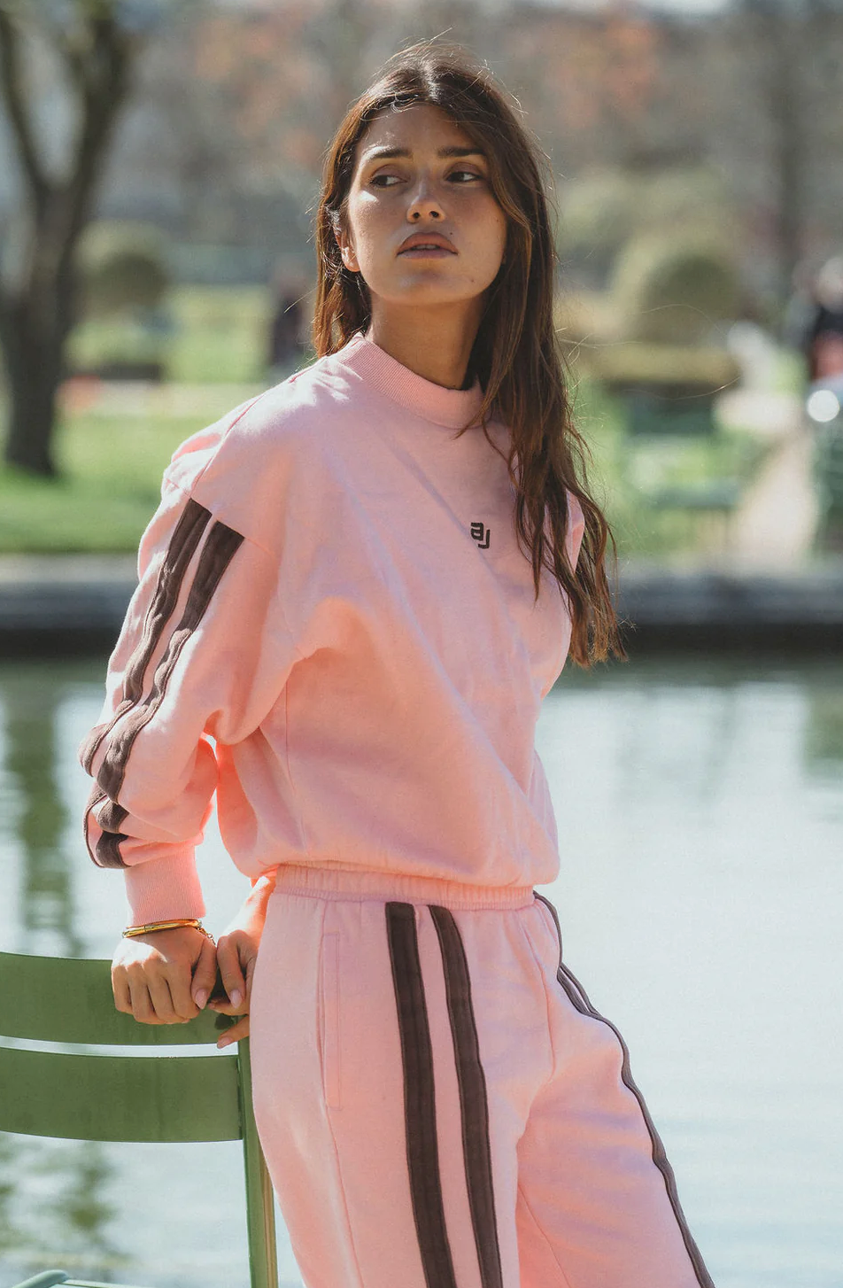AJ LOGO SWEATSHIRT | ROSE QUARTZ