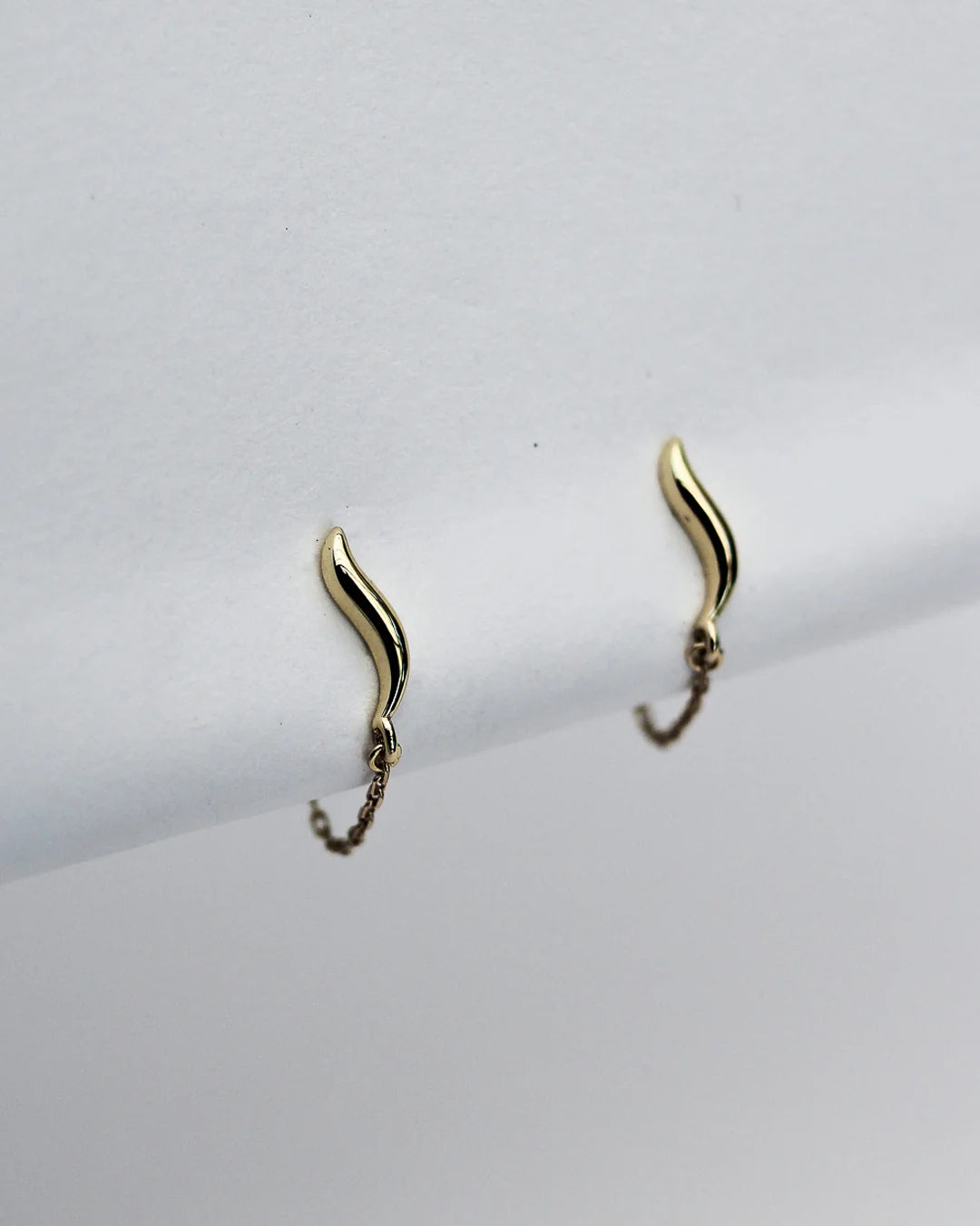 WAVE CHAIN STUDS