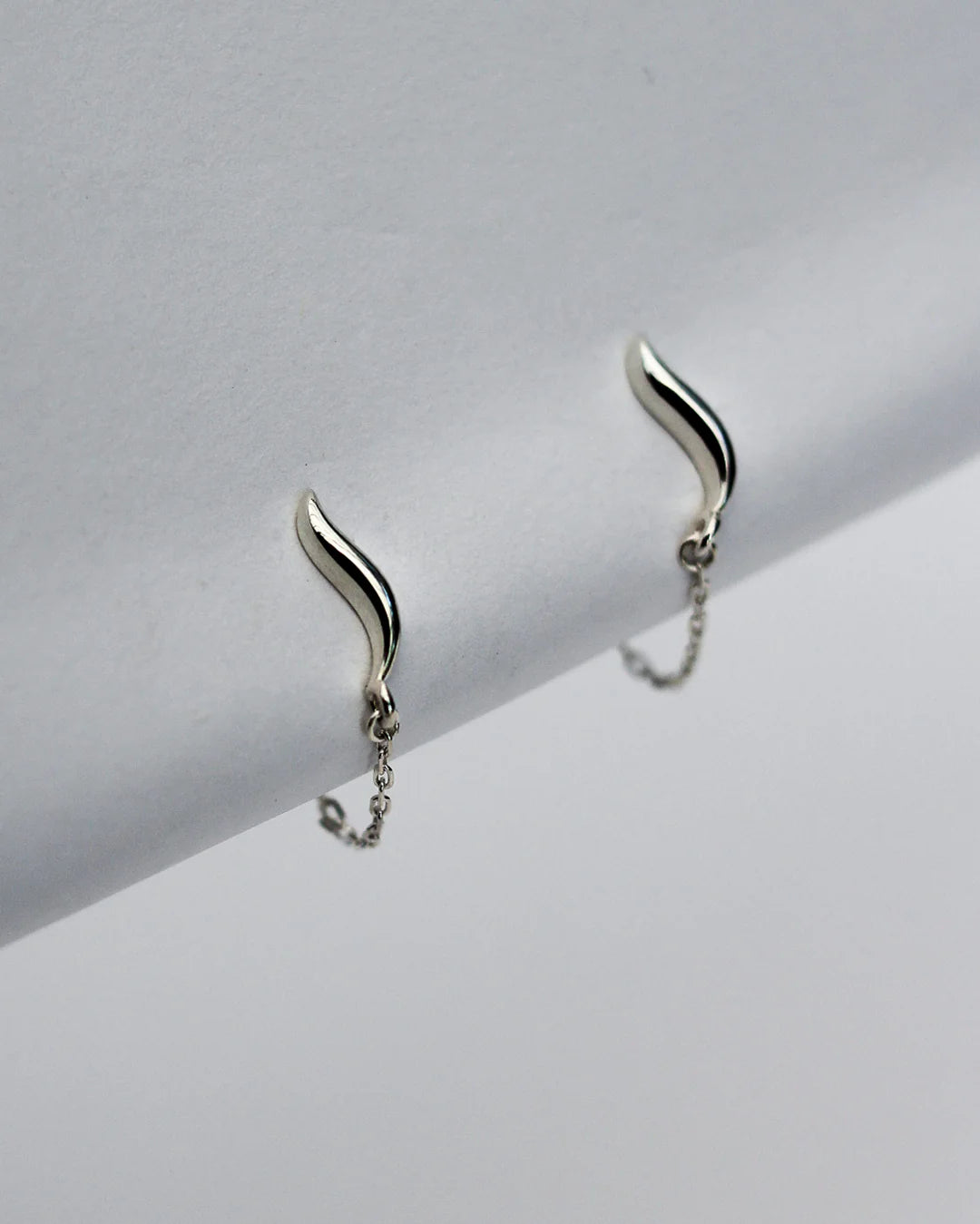 WAVE CHAIN STUDS