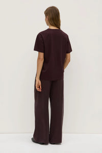 WOMENS ORGANIC BASE TEE | BURGUNDY