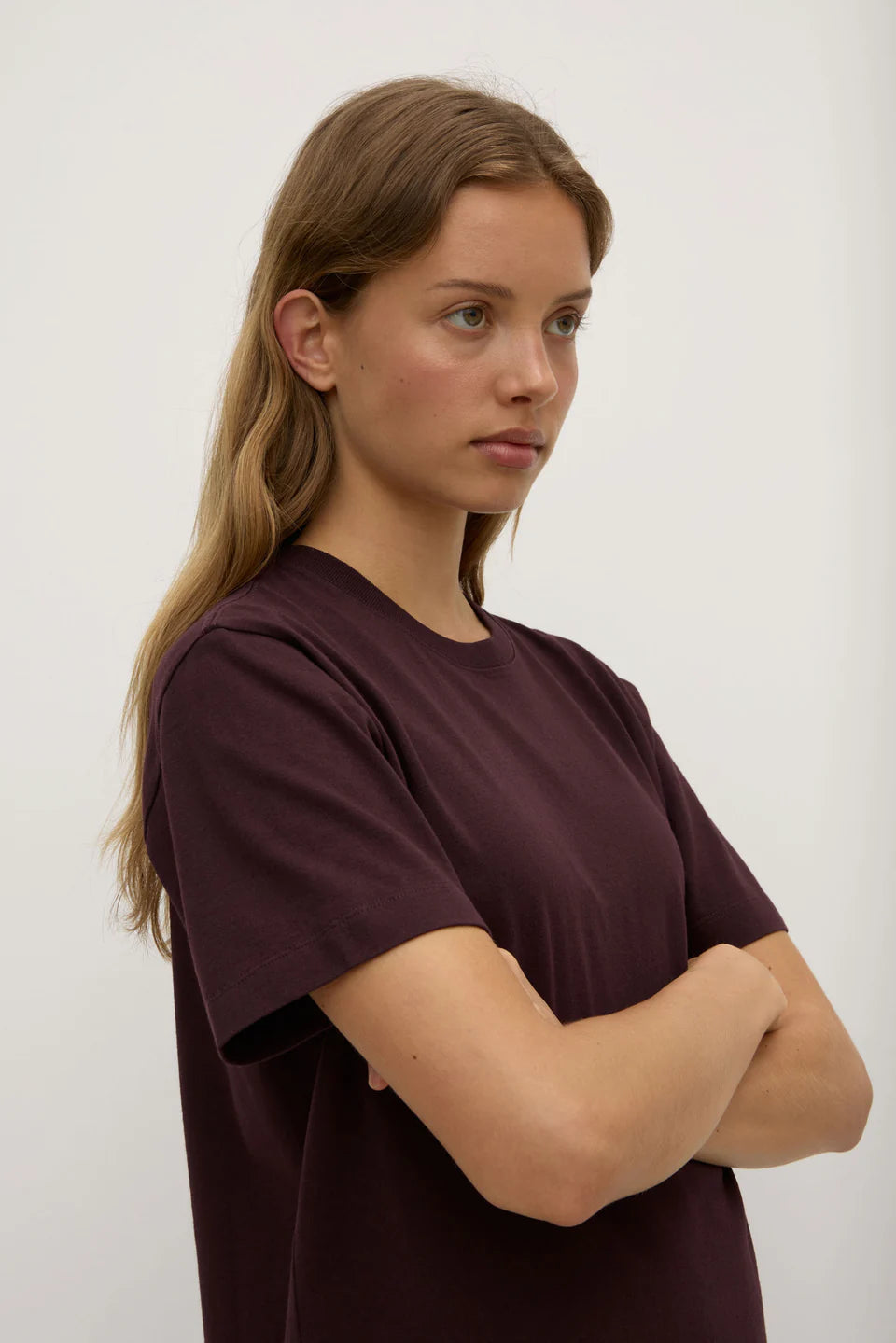 WOMENS ORGANIC BASE TEE | BURGUNDY