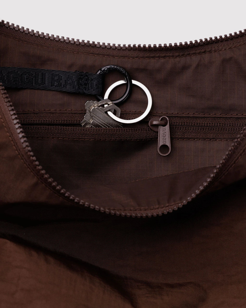 MEDIUM NYLON CRESCENT BAG | COFFEE