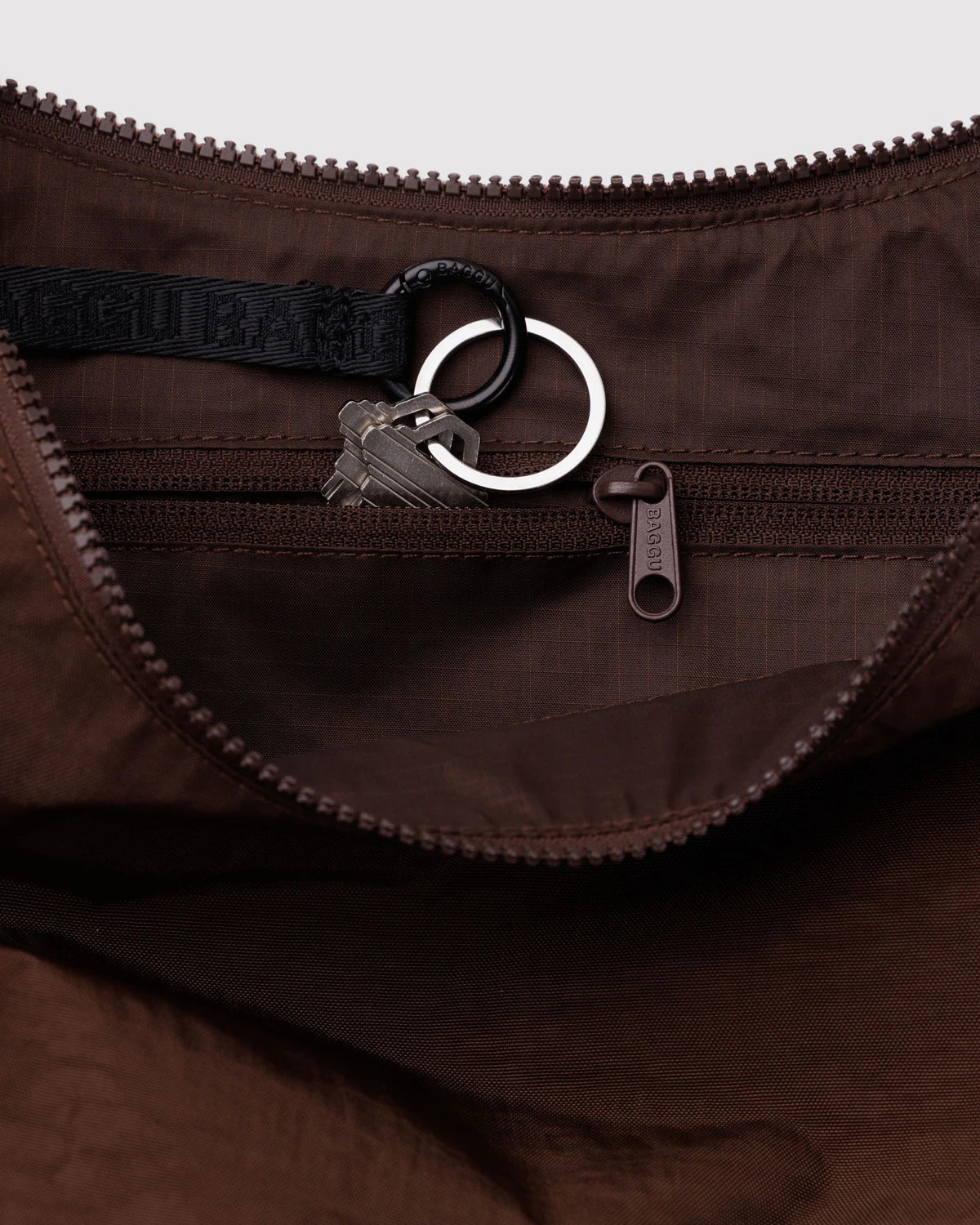 MEDIUM NYLON CRESCENT BAG | COFFEE