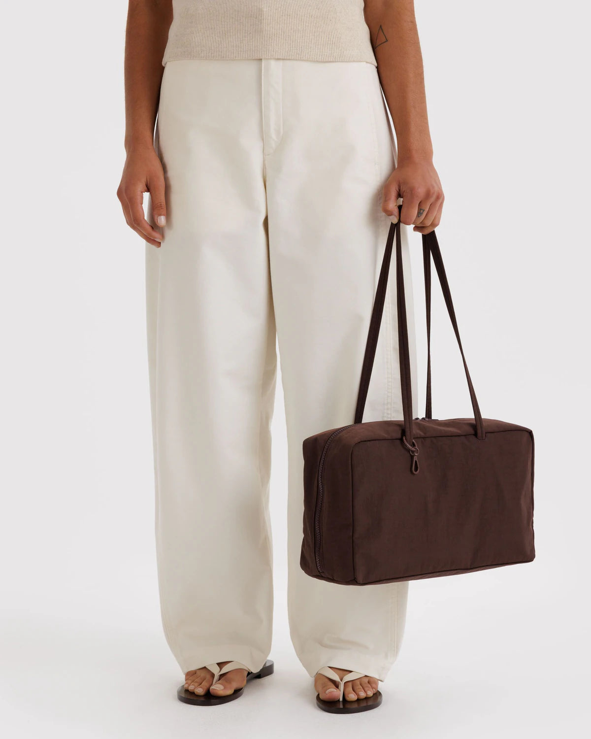 MEDIUM NYLON BOWLER BAG | COFFEE