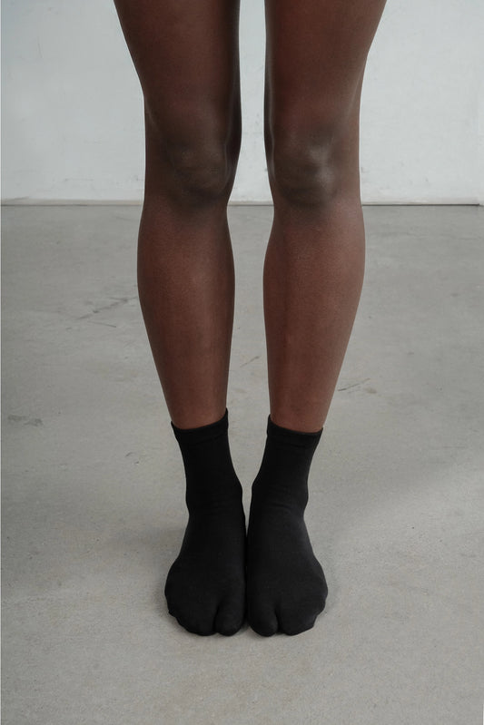 Soft Park Tabi Split Toe Minimalist Sock Black