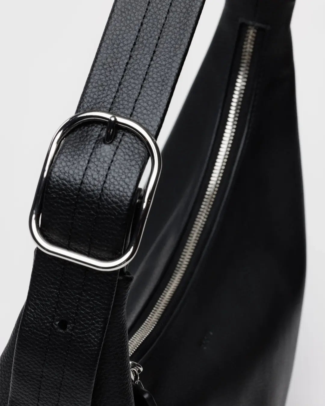 RECYCLED LEATHER SHOULDER BAG | BLACK
