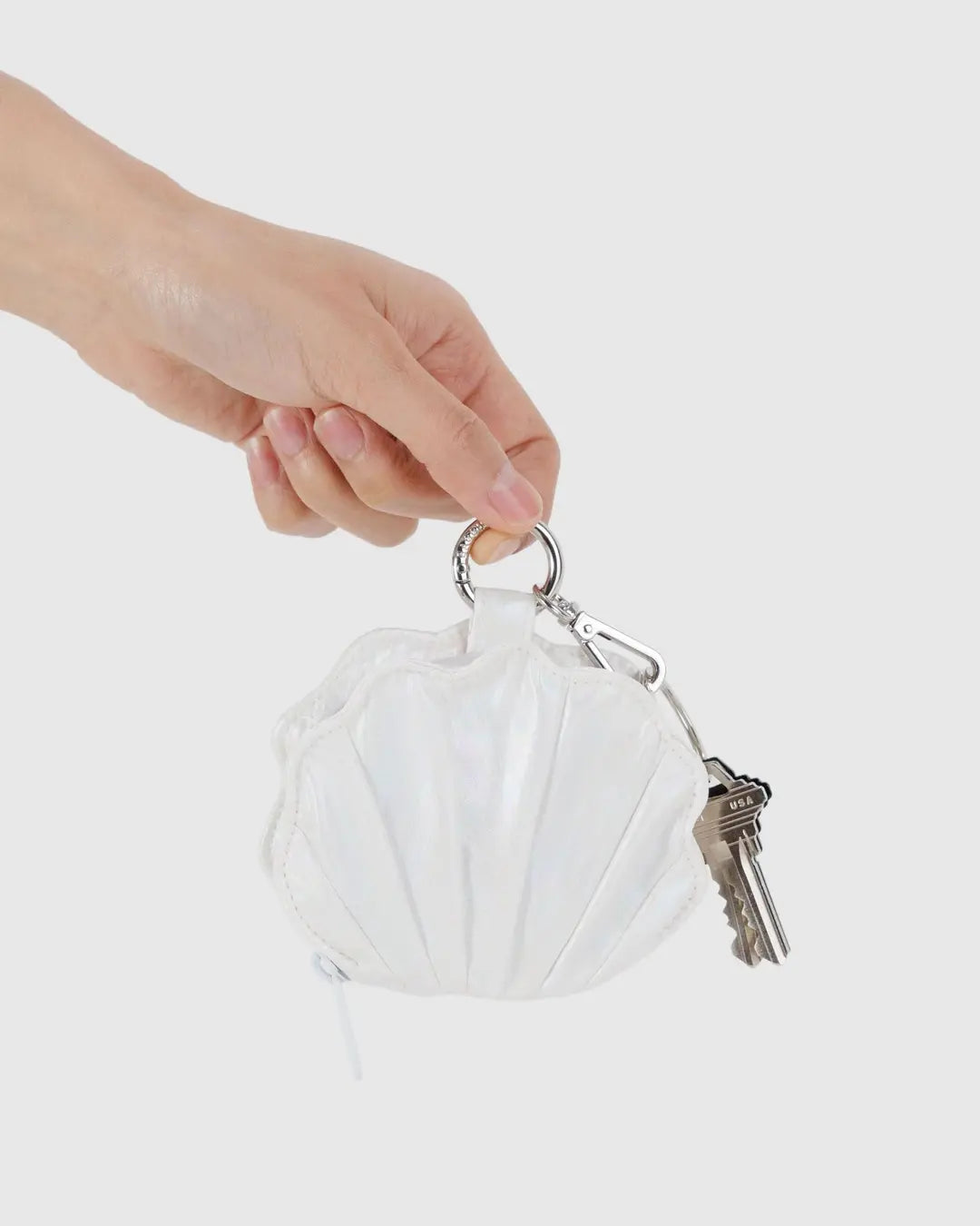 SHELL CHARM | PEARL METALLIC