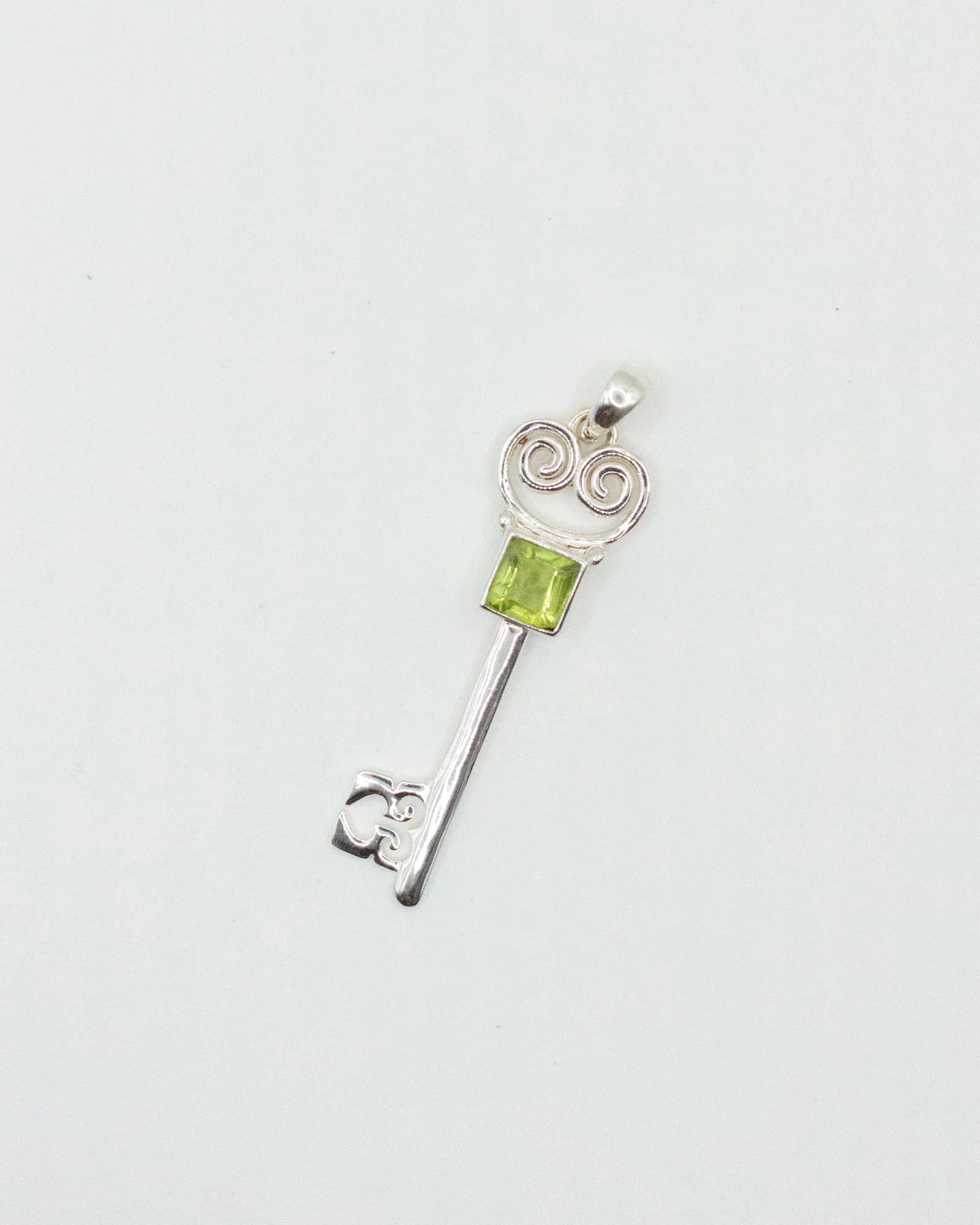 Jester Bloom Peridot Lovers Key Pendant