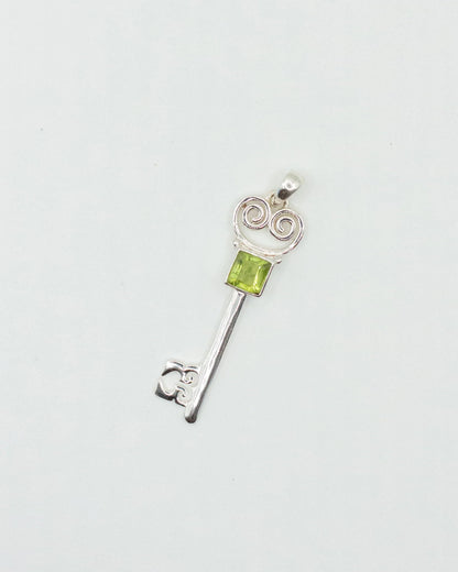 Jester Bloom Peridot Lovers Key Pendant
