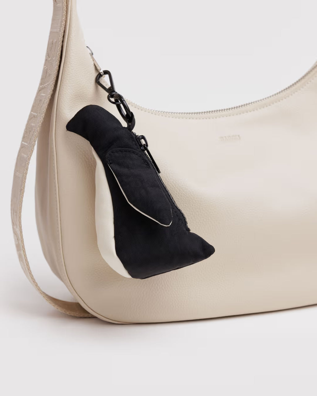 PENGUIN CHARM | BLACK & WHITE