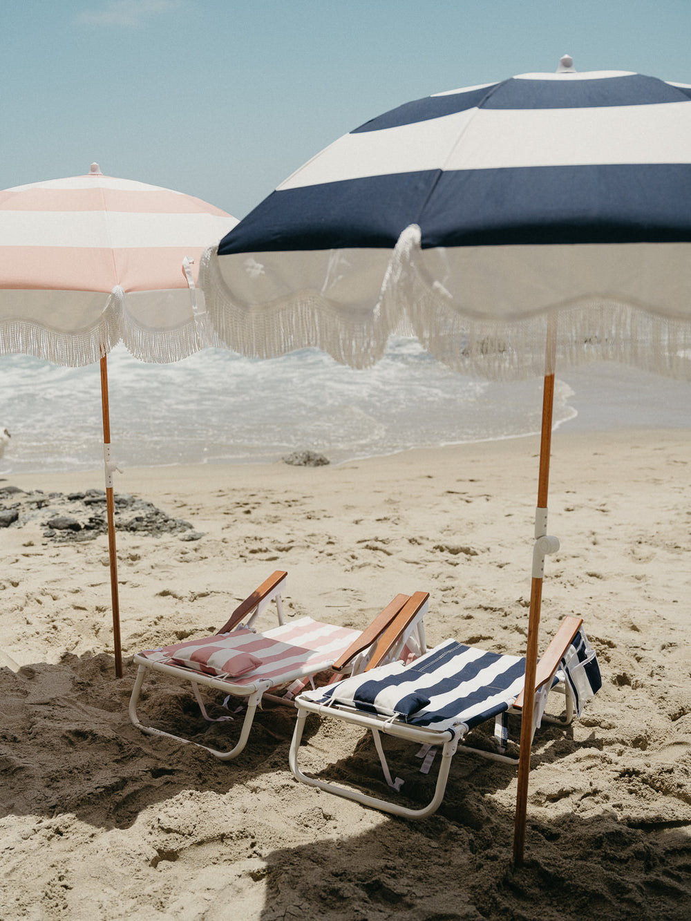 THE HOLIDAY BEACH UMBRELLA | NAVY CAPRI STRIPE