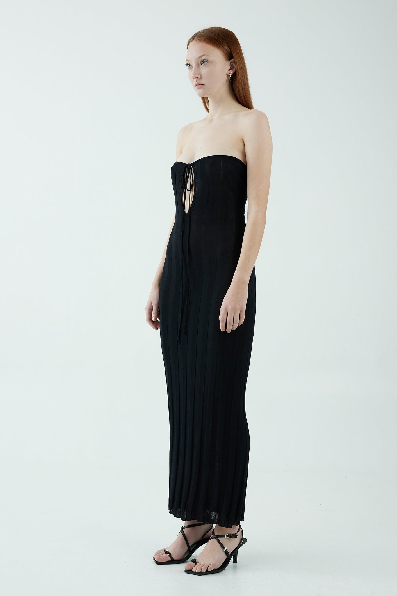 LIAISON KNIT KEYHOLE STRAPLESS DRESS | BLACK